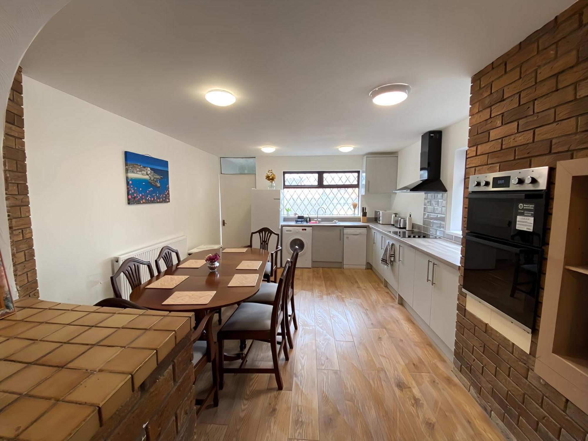4-Bedroom Home - Perfect For Those Working In Bridgend - By Tailored Accommodation Bridgend (Wales) Exterior foto