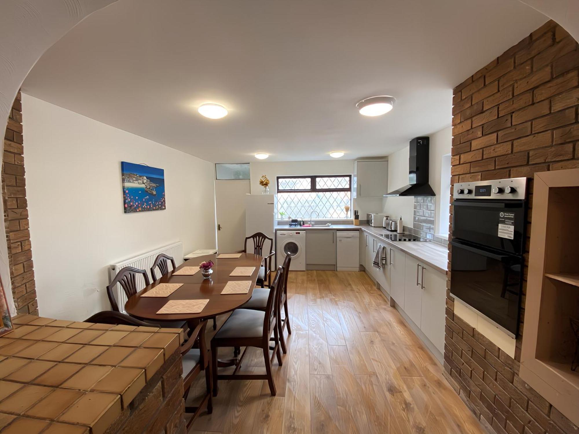 4-Bedroom Home - Perfect For Those Working In Bridgend - By Tailored Accommodation Bridgend (Wales) Exterior foto